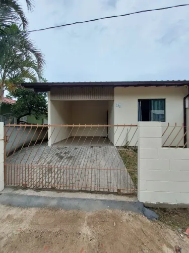 Alugo casa 2 quartos anual Ribeirão da ilha 