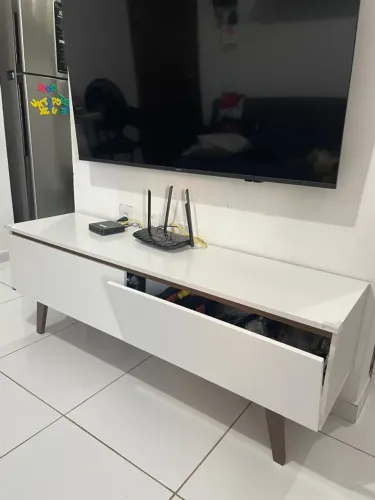 RACK BRANCO E MARROM 140CM