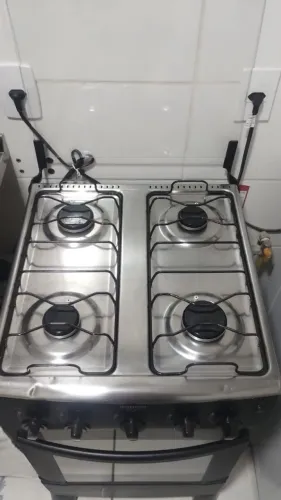 Vendo fogão 4 bocas Itatiaia semi novo. 500 reais