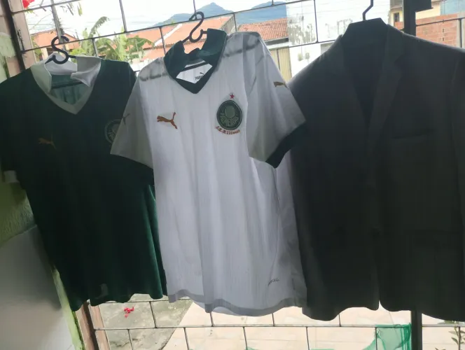 Roupas usadas excelente ótimo estado tamanho G das blusas palito número 56 cor preta