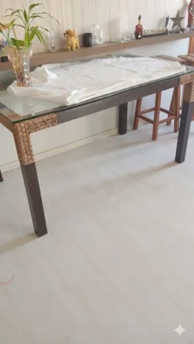 Mesa sem cadeiras