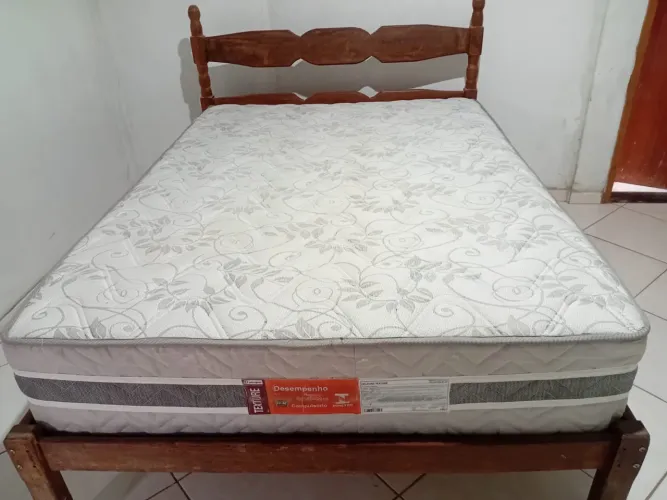Cama de Casal de Madeira + Colchão de Molas Ensacadas Paropas
