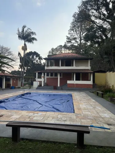 EXCELENTE CHÁCARA COM MUITA ÁREA VERDE EM OURO FINO