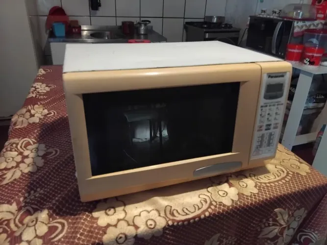 Torro micro-ondas 24 litros panasonic funcionando 