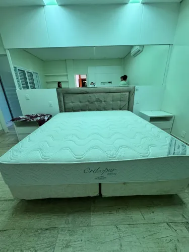 Cama King semi nova