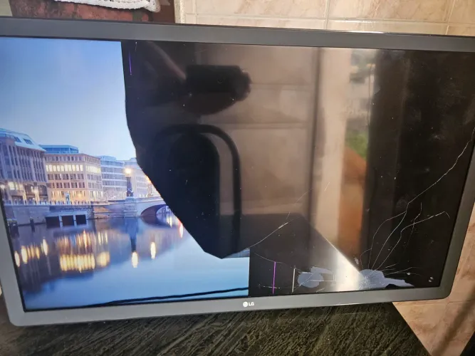 Vendo tv lg 32 polegadas (tela quebrada)