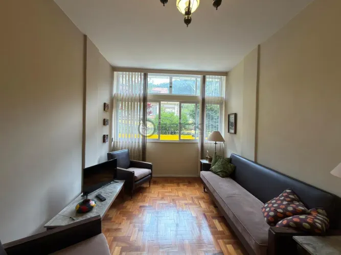 Apartamento mobiliado para locação com 2 quartos+ dependência na Várzea - Teresópolis/RJ.