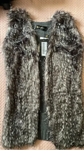Colete modal La e pelinho marca Hellen Carolina U veste até G