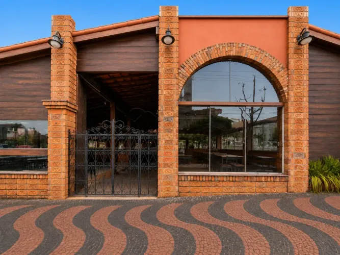 Salão comercial com 100m² de área útil com Mezanino Localizado na Villa Caram no Centro - 