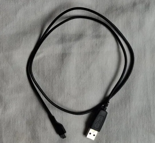 Cabo USB para USB tipo V8, 80 cms, novo.