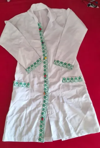 Jaleco Branco com Bordado Verde