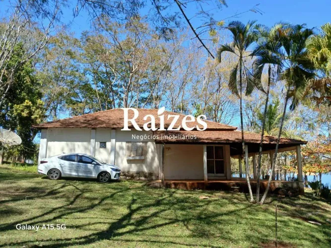 Chácara à venda em Uberlândia com 4 quartos, 2 suítes e 13.900 m² de área externa