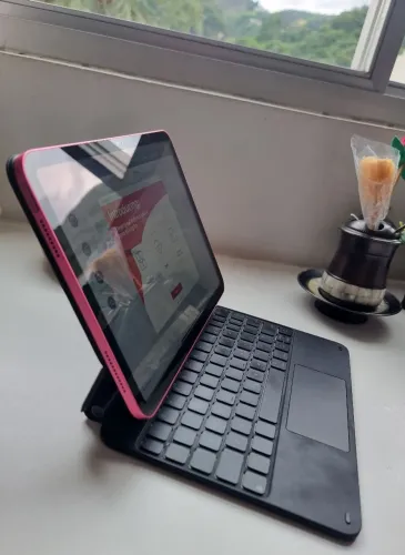 IPAD 10ªger + teclado Magnético ESR | A2696 | 64GB | ESTADO Excelente | 10.9pol 