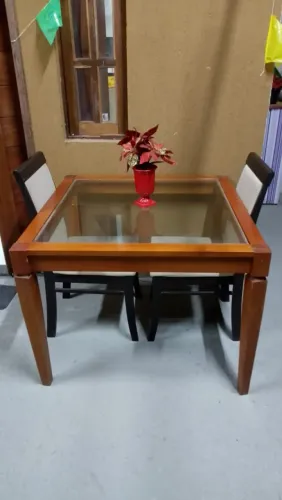 Mesa de video com madeira