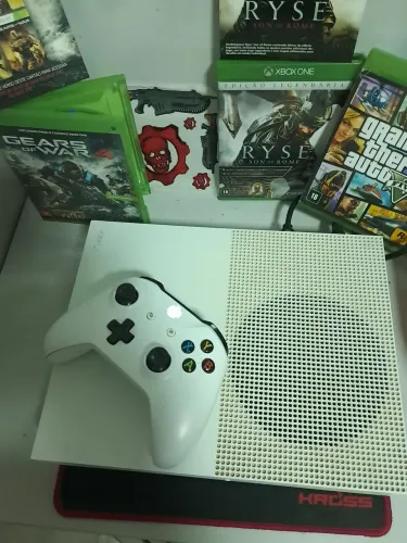 Xbox one S 1tb.