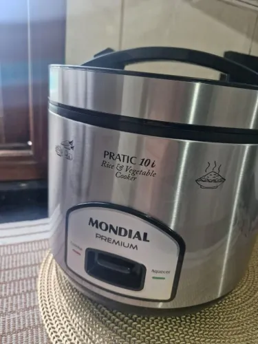 Panela de arroz elétrica, usada apenas uma vez SEM NENHUM DETALHE.