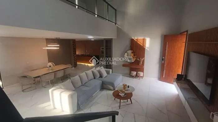 Casa à venda com 4 suítes no Centro de Palhoça/SC | Suíte master, área gourmet e ofurô