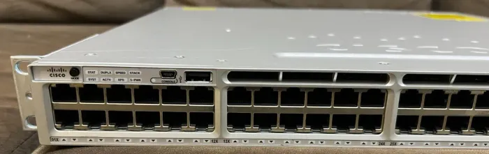 Switch Cisco WS-C3850-48T + Módulo 1GB