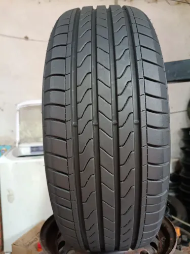 PNEU ARO 15 // 195/60 // INSTALADO 