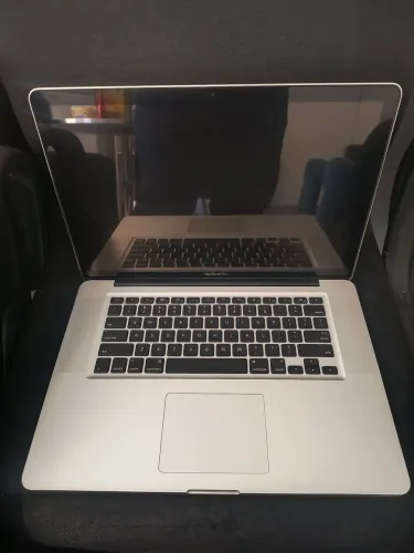 MacBook Pro 15" (Para Retirada de Peças) + Carregador Original Apple
