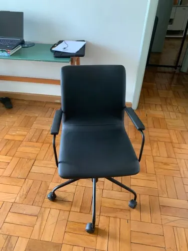 Cadeira de escritório preta