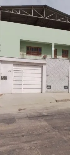 Casa pronta e terraço para construir