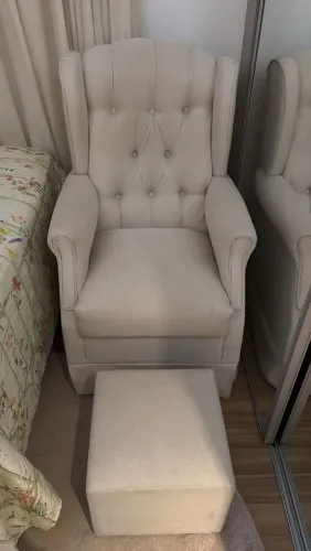 Poltrona Para Amamentação Bege Com Puff Super Confortável Praticamente Nova No Precinho