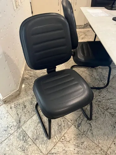 Cadeira de Escritório de Couro Preta