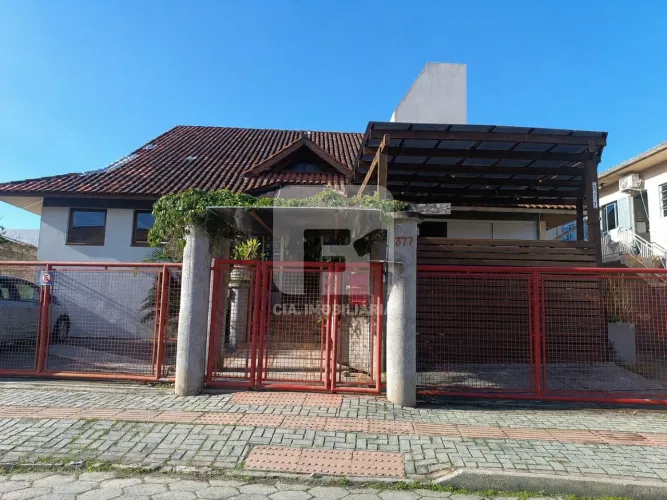 Casa de 9 dormitórios à venda - Lagoa da Conceição