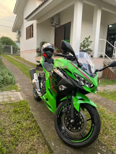 Kawasaki 400 único dono 6 mil km