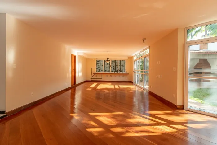 Venda e Locação · 3 dormitórios no Casa