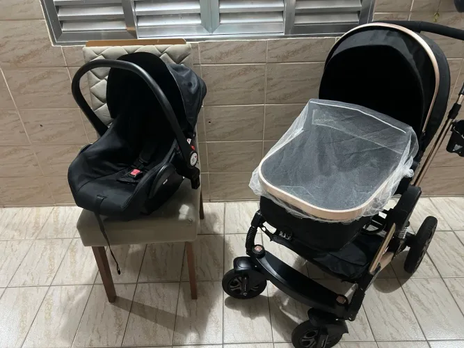 Vendo carrinho de bebê importado com bebê conforto