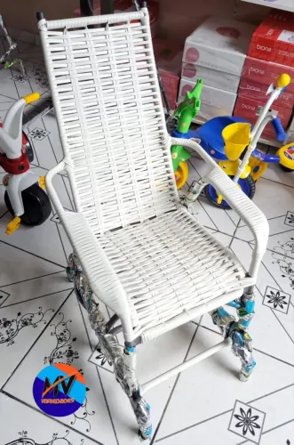 CADEIRA DE BALANÇO COM MOLAS INFANTIL