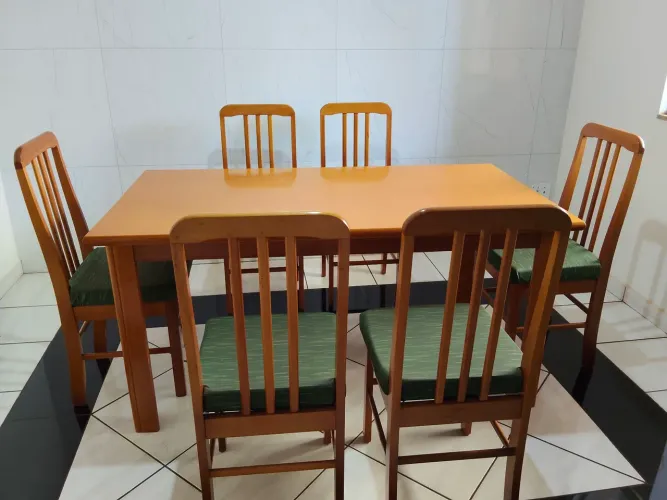 Mesa Jantar 6 cadeiras - Madeira maciça