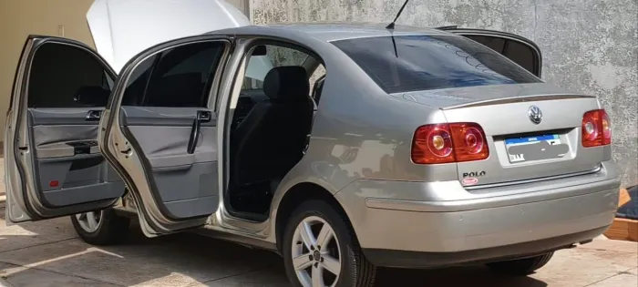 Volkswagen Polo Sed. Comfort. 1.6 MI Tot. Flex 8V 2012