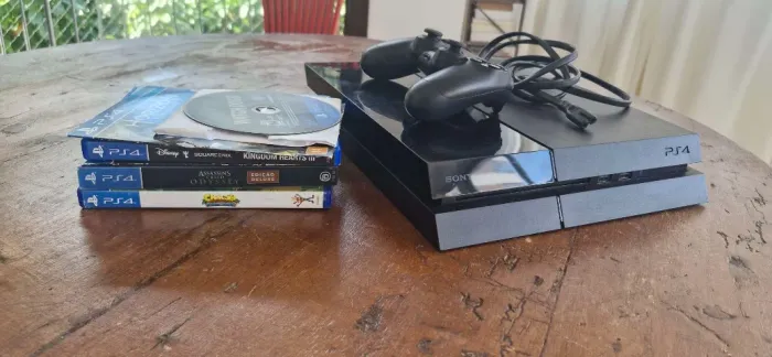 Playstation 4 + 6 jogos