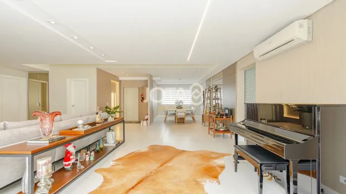 APARTAMENTO EM CONDOMÍNIO CLUBE COM 3 SUÍTES NO ÁGUA VERDE Apartamento clube com 3 suítes