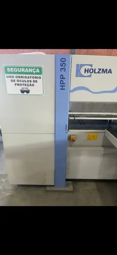 Seccionadora Homag modelo HPP350 com pinças