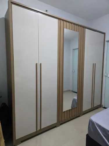 Guarda roupa 1.80 x 2.00 - super espaçoso