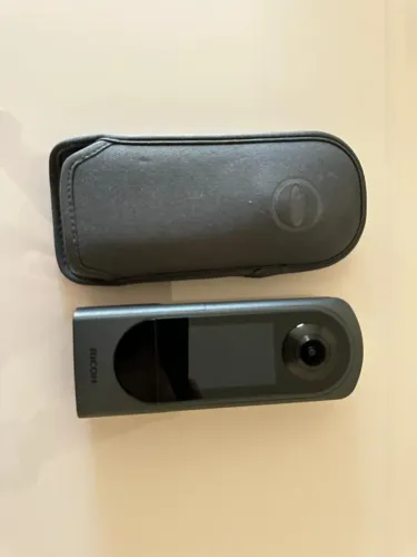 Câmera 360° Ricoh Theta X - 5.7K | 60MP | Touchscreen