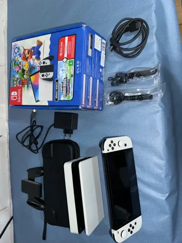 Nintendo Switch OLED 64gb Originals, acessorios originais +1 jogo