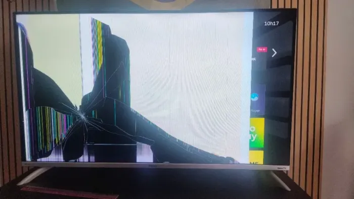 TV Philco Smart 40" PTV Philco 40G7PR2CSBLF - Tela Quebrada - Para Peças