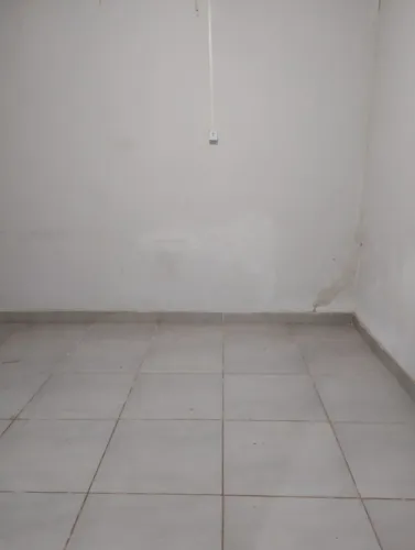 Vende-se uma casa