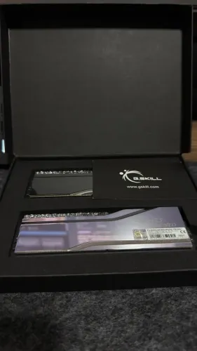Memória G.skill Trident Z5 Royal 32gb Ddr5 C28 Rgb 6000mhz [2x16gb]