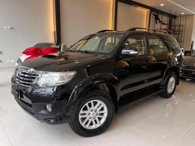 Toyota Hilux SW4 SRV D4-d 4X4 3.0 TDI Dies. AUT 2013