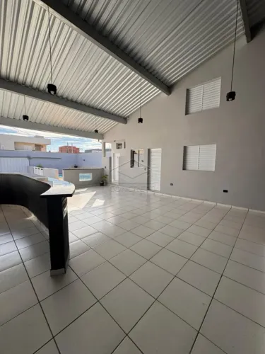 CASA EM AGUDOS COM PISCINA