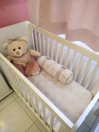 Berço infantil madeira maciça branco.