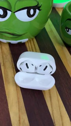 Apple AirPods 4 ANC com Cancelamento de Ruído (740)
