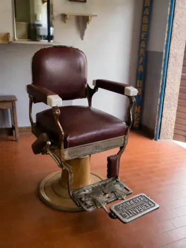 Cadeira de Barbeiro Ferrante Antiga Original - Retrô