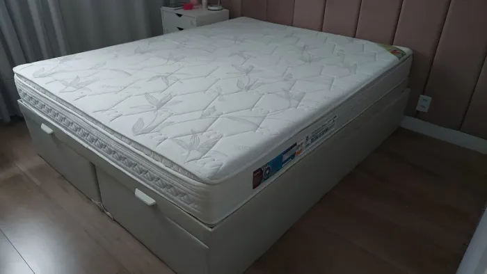 Vendo base de cama box casal queen